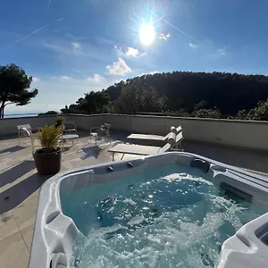 https://villas-eza.fr-provencehotel.com